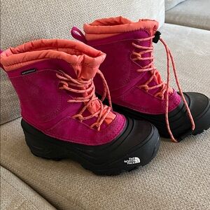 North Face Kid's Apenglow waterproof Winter boots Size 13